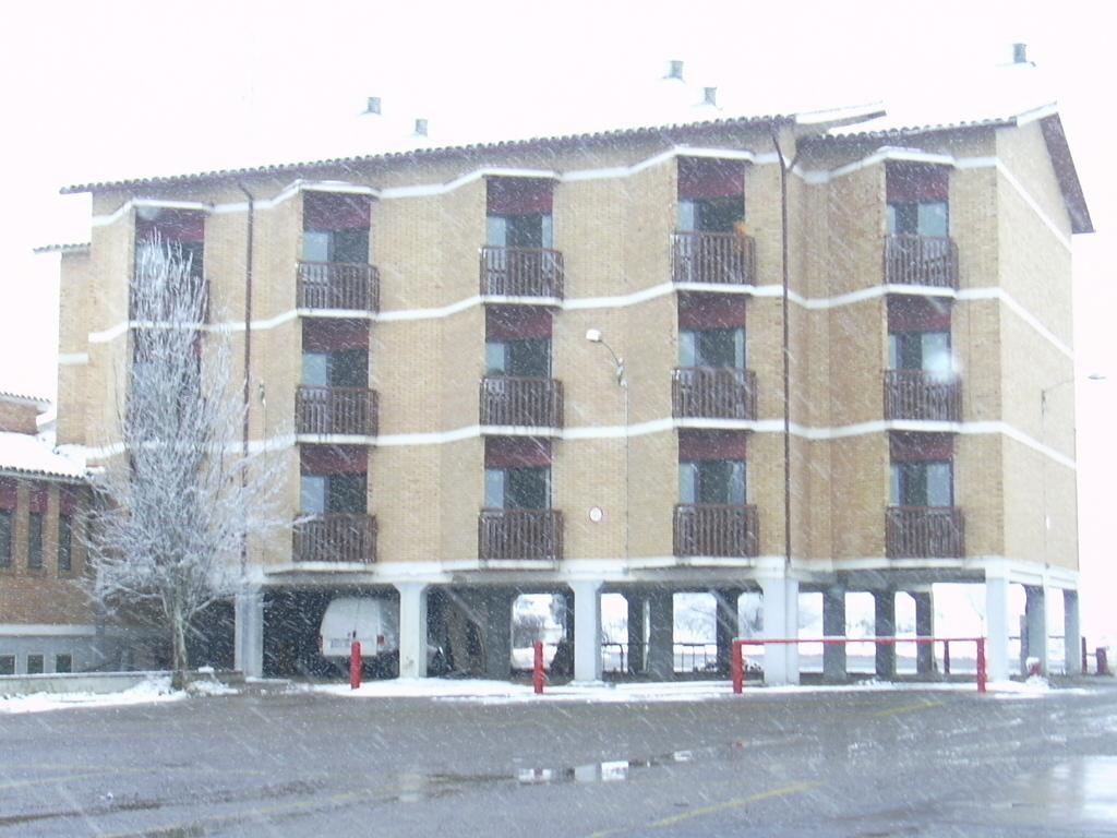 Hotel Кариньена Экстерьер фото